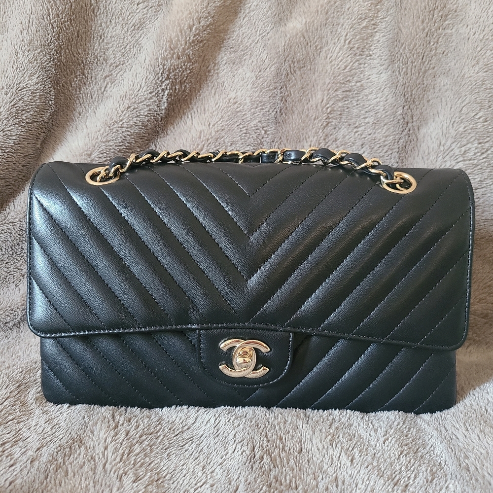 Chanel medium classic flap